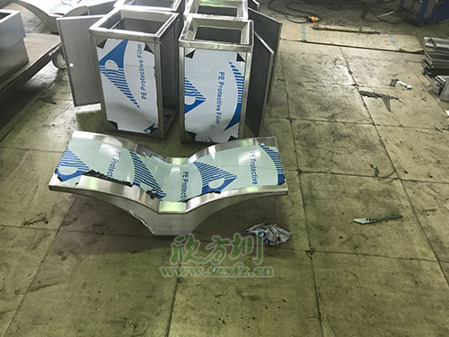 由手藝精湛的焊工師傅焊接，打磨師傅全程手工打磨而成。