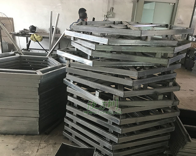 ?？诨疖?chē)站站臺(tái)花盆垃圾桶生產(chǎn)工藝